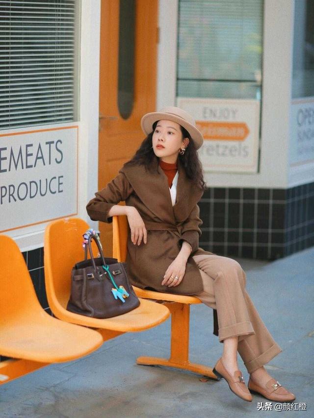 青灰色是什么颜色，正常的平菇是什么颜色（35+女性穿衣千万别盲从）