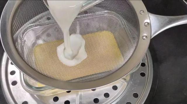 牛奶布丁做法，用吉利丁片做牛奶布丁的做法（一盒牛奶4个鸡蛋）