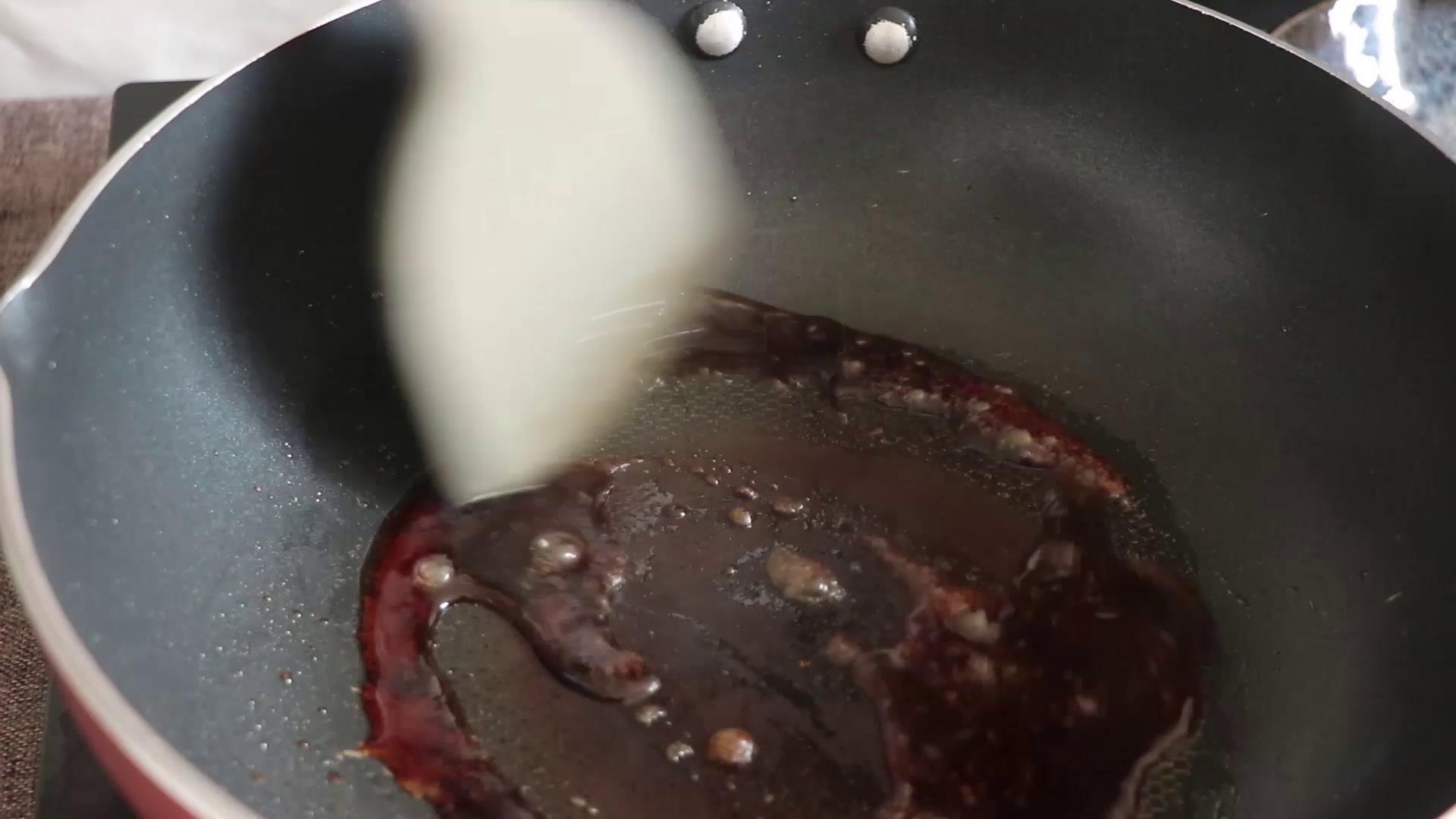 水铺蛋怎么做蛋清不散，水铺蛋怎么做才会完整（煮荷包蛋100%不散小窍门）