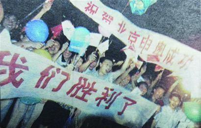 罗京追悼会全部过程，在罗京葬礼上哭到昏厥的妻子