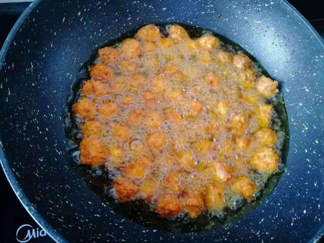 米饭豆腐怎么做好吃，婆婆用剩米饭和一块豆腐