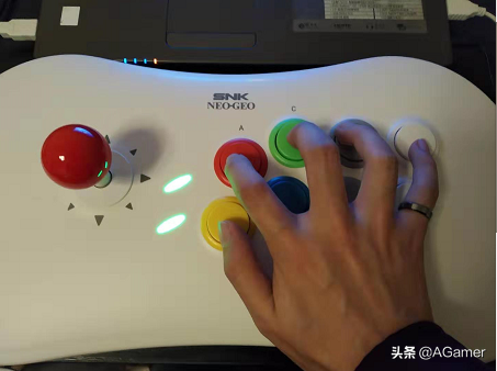 真正的街机摇杆，《拳皇》缔造者SNK全新Arcade