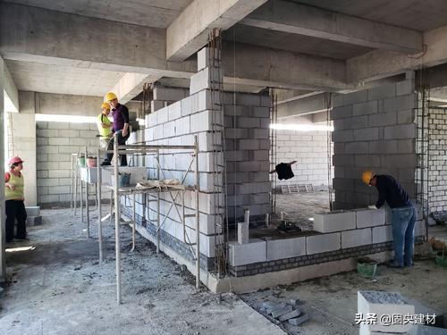 砌墙用粗砂还是细沙，砌筑砂浆中砂还是细沙（砌筑砂浆的主要材料有哪些）
