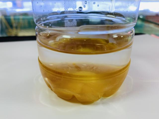 蜂蜜的辨别真假方法，蜂蜜辨别真假的方法（30年蜂农教你4招）