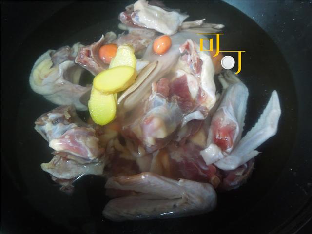笋干老鸭煲的做法，笋干老鸭煲的做法 最正宗的做法（买只老鸭加笋干和木耳一起炖着吃）