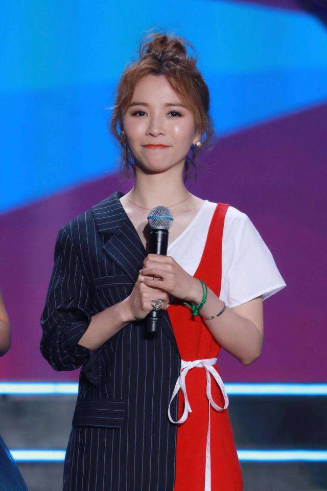 蝴蝶泉边黄雅莉，蝴蝶泉边简谱（被“超女之母”夏青视为亲女儿的黄雅莉现在怎么样了）