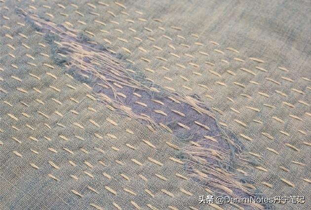 补裤子破洞的方法，怎样修补裂开的裤子缝（简单的针线活就能让破烂的牛仔裤焕然一新）