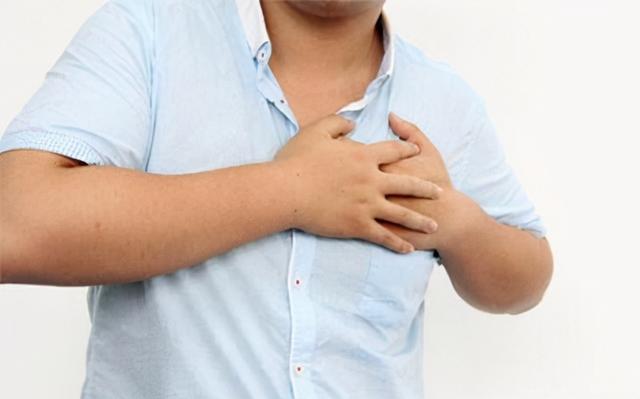 男生胸大怎么减，男生的胸大怎么瘦下来（没想到男性胸大竟然是一种病）