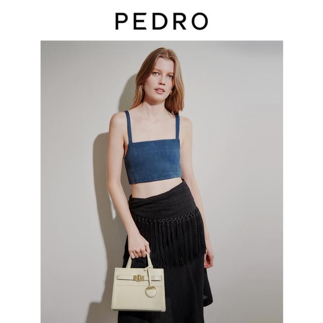 elle包包是什么档次，elle包包属于什么档次（初春必买的几款包包）