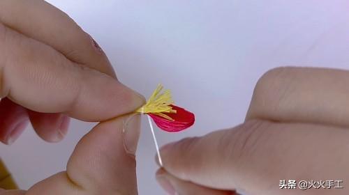 红梅花的寓意是什么，红梅花代表什么象征意义（而我用枯树枝和纸做了一枝梅花）