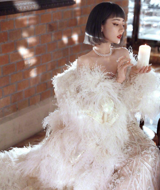 迪丽热巴图片，迪丽热巴图片古装（穿三千短裙炫一双白嫩腿）