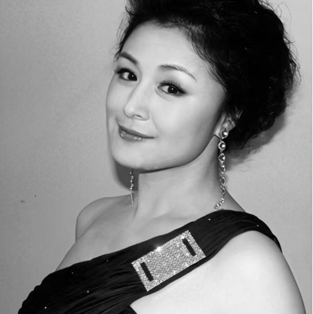 于月仙车祸原因，谢大脚于月仙车祸原因（座驾凌晨与骆驼相撞）