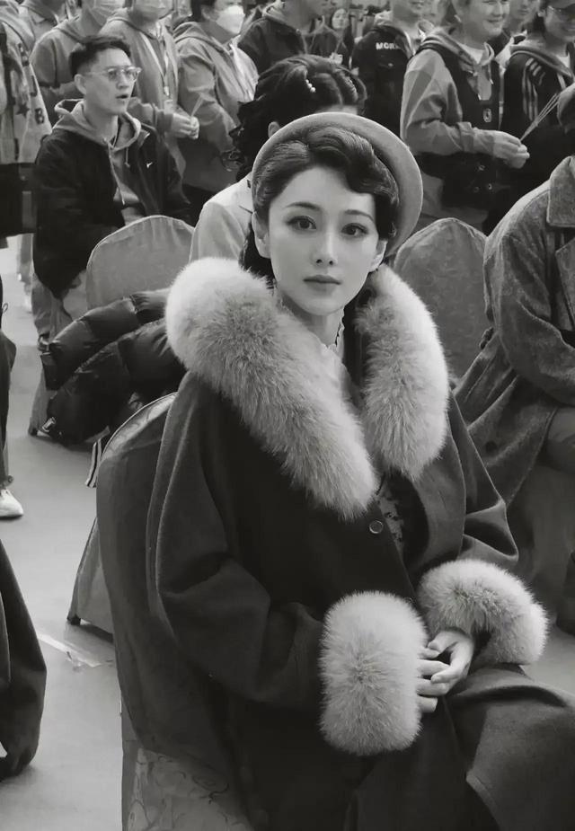 朝朝辞暮尔尔辞晚网名，朝朝辞暮尔尔辞晚（生活陪着我恋爱）