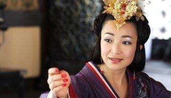 头戴凤冠是什么意思，有的皇后戴的“凤冠”上还有龙呢