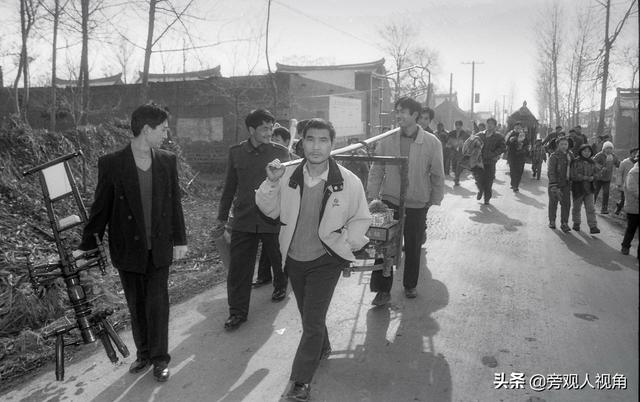 接亲客套话大全，初次见亲家说的客套话有哪些（花轿迎娶亲成热点，朴实热闹）