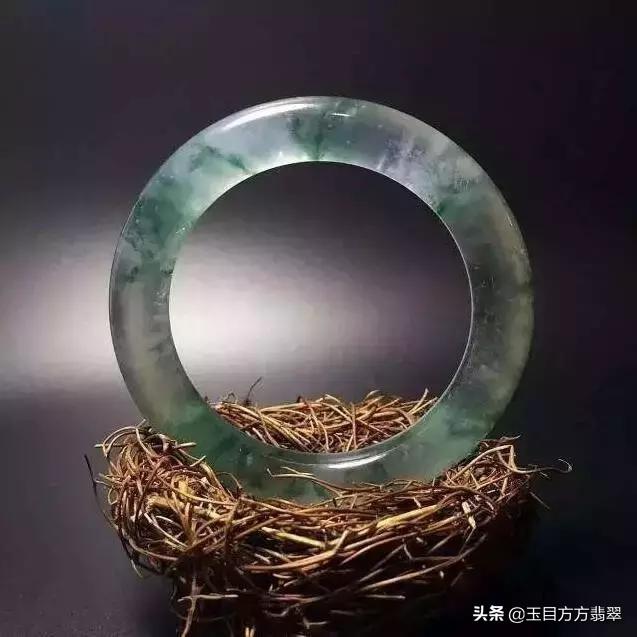 翡翠的分类和等级划分，翡翠种类的等级分类（翡翠等级该如何准确划分）