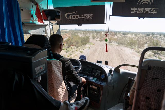 甘肃的沙漠主要分布在哪两个市，中国第二“罗布泊”甘肃沙漠县