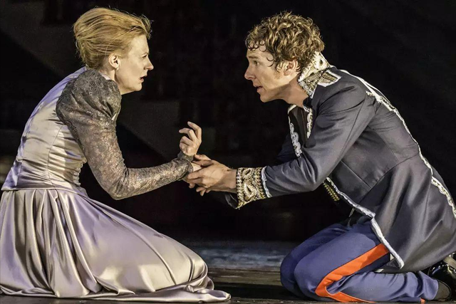 哈姆雷特简介故事梗概，哈姆雷特简介故事梗概50字（《哈姆雷特》：因拖延报仇）