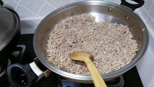 小孩吃肉松的危害，儿童吃肉松好吗（制作猪肉松、牛肉松用的都是剩肉）