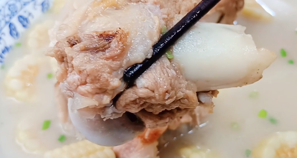 图片[1]-【大骨汤】做法步骤图 骨汤浓白 好喝又营养-起舞食谱网