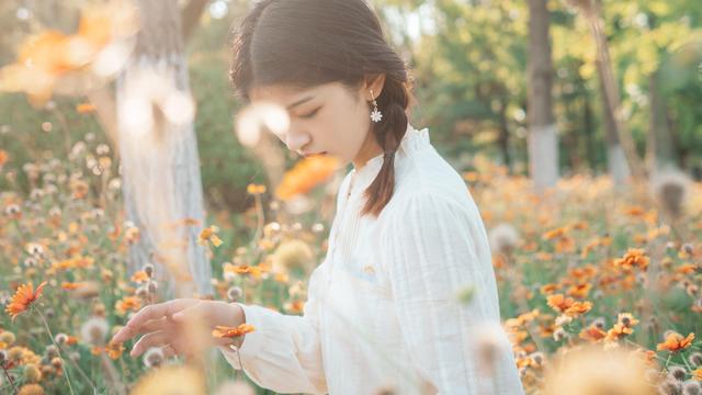 处座男为什么会喜欢狮子女，为什么很多男人喜欢狮子座女（感情和事业都会越来越好）