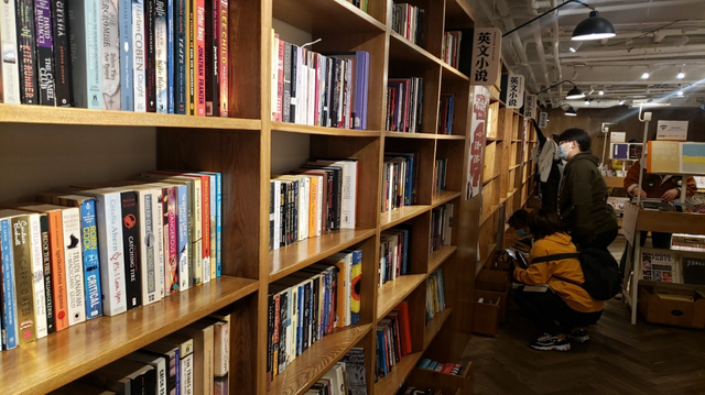 二手书网上书店，哪里有卖二手书的网站（年轻人爱上“捡破烂”）