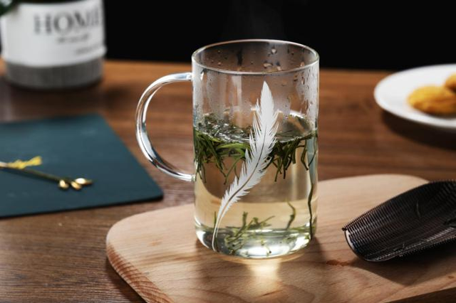 钠钙玻璃杯能倒开水吗，钠钙玻璃杯能倒冰水吗（为什么价格差距这么大）