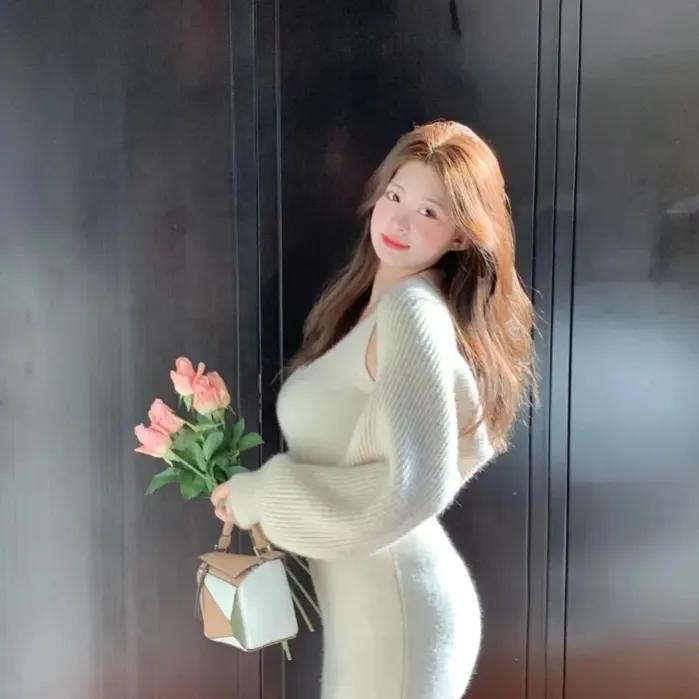 女人动了真情的表现，十指相扣代表什么意思？