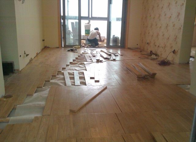 地上瓷砖清洗小妙招，地砖清洁的小技巧（学会了受益十几年）