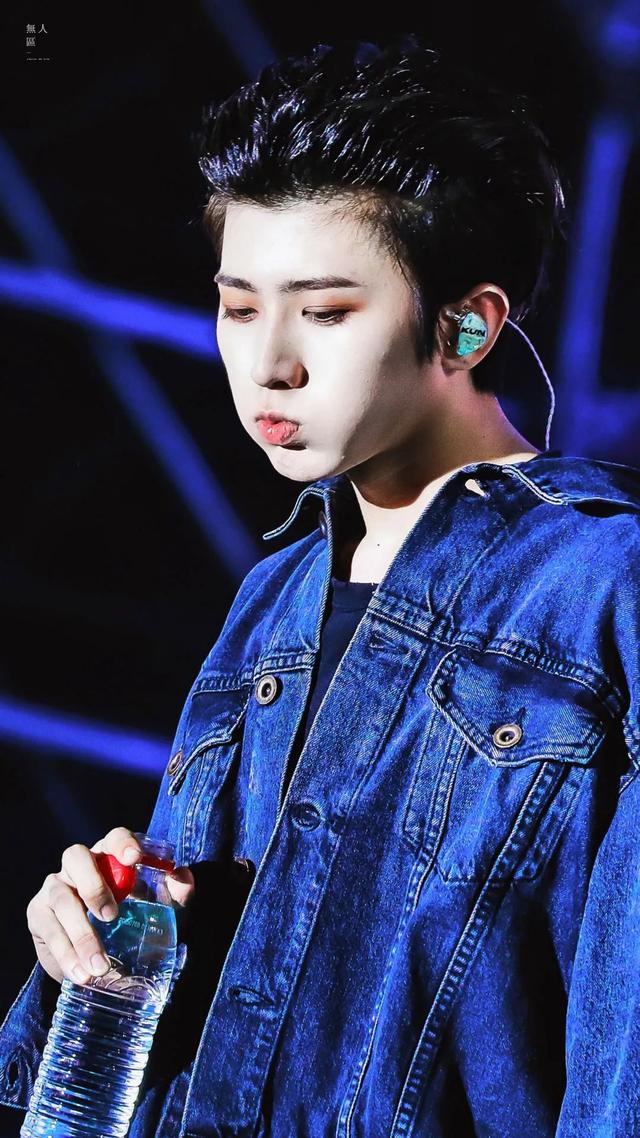 蔡徐坤微信头像，蔡徐坤（壁纸 ， 蔡徐坤壁纸，头像）