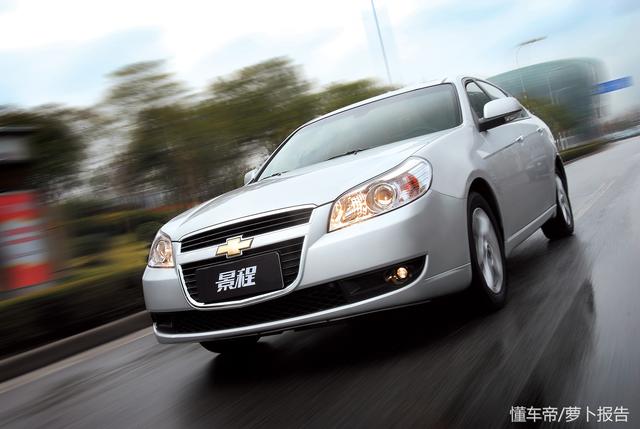 别克英朗车的铭牌在哪个位置，别克英朗车的铭牌在哪个位置啊（通用汽车换标大法）