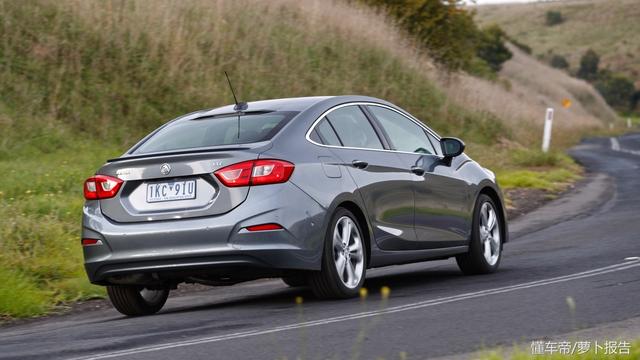 别克英朗车的铭牌在哪个位置，别克英朗车的铭牌在哪个位置啊（通用汽车换标大法）