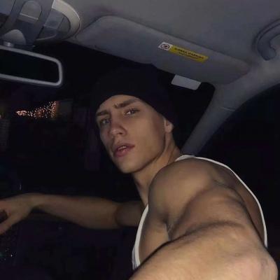 in the south of网名，Prisoners in the prison of your heart 囚于你心牢微信昵称（斯文的英文网名男生简单气质彬彬有礼-可爱点）