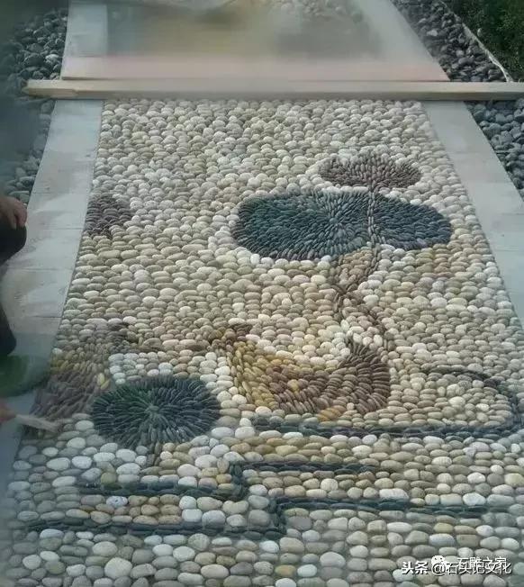 鹅卵石铺装,铺鹅卵石一平米人工费多少钱(超有价值的鹅卵石铺路方法) 鹅卵石铺装,铺鹅卵石一平米人工费多少钱(超有价值的鹅卵石铺路方法)