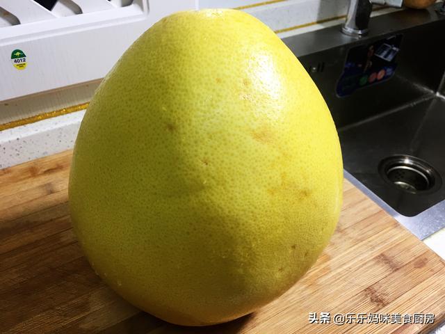 柚子茶的做法，柚子茶的功效与作用及食用方法（入冬后建议多喝蜂蜜柚子茶）