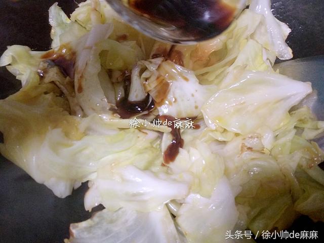 平包菜怎么做好吃，包菜怎么做好吃法大全（ 用一碗酱汁烧出的手撕包菜）
