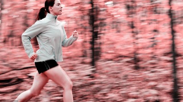 夜跑最佳时间是几点，夜跑最佳时间（跑步什么时间点最好）