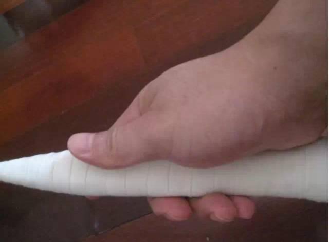 羽毛球反手发球，羽毛球发球的种类有几种（羽毛球发球的种类有几种图片）