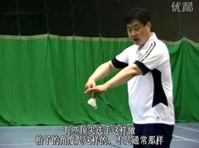 羽毛球反手发球，羽毛球发球的种类有几种（羽毛球发球的种类有几种图片）