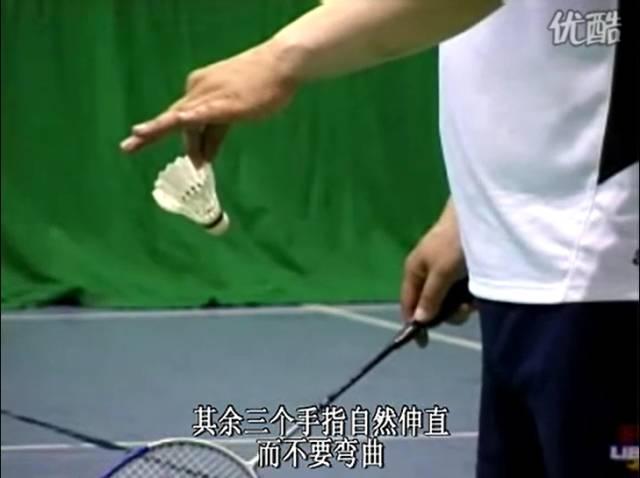 羽毛球反手发球，羽毛球发球的种类有几种（羽毛球发球的种类有几种图片）