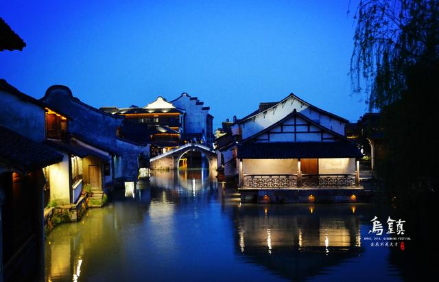 周庄和乌镇哪个更好玩，周庄和乌镇哪个好玩（四大古镇哪个更值得去）