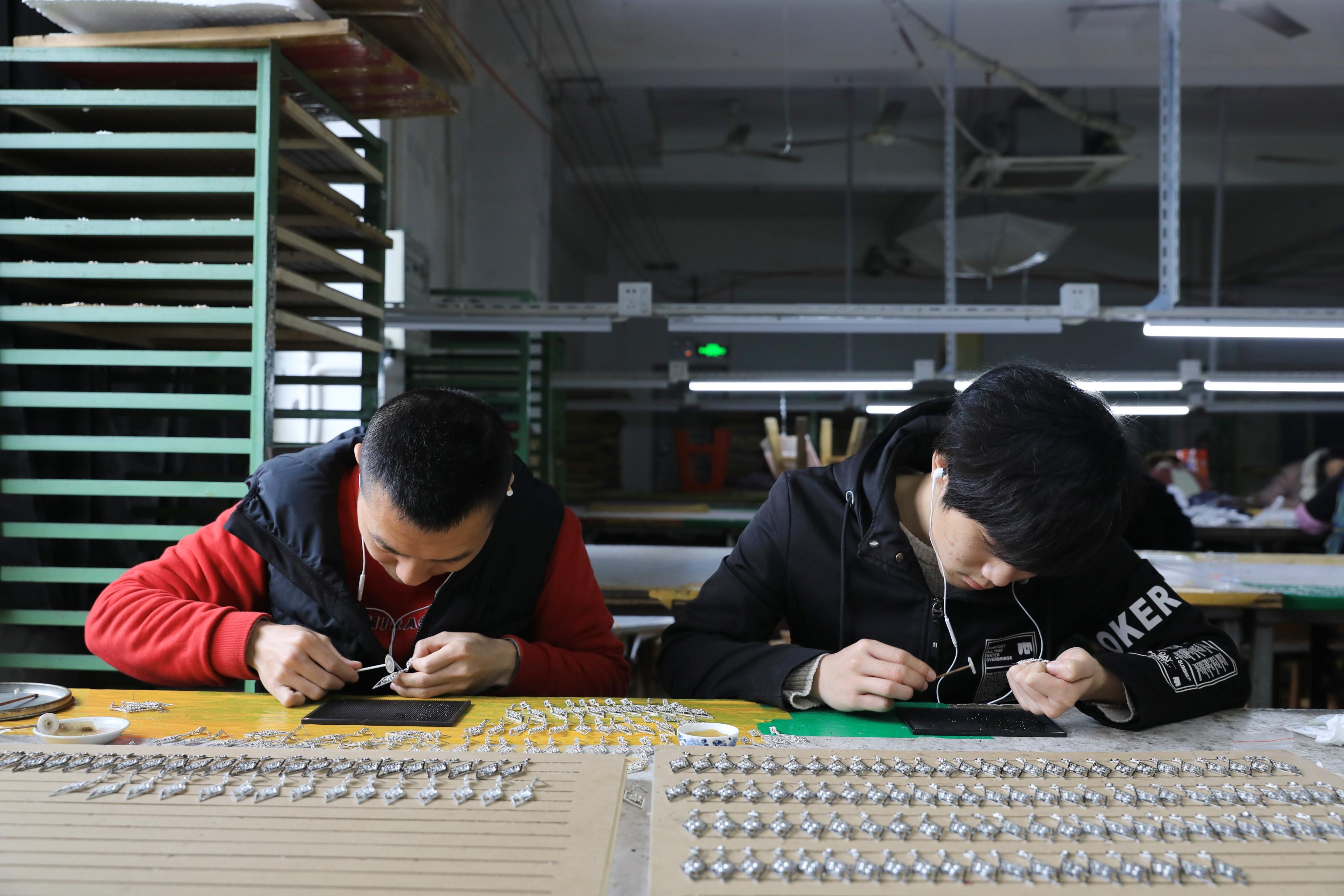 义乌小饰品(义乌商贸城玩具批发市场)