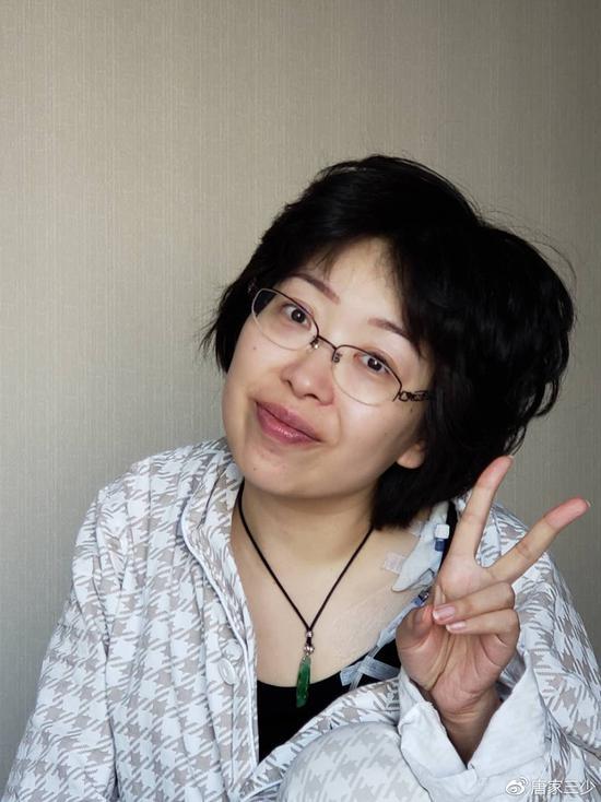 唐家三少，是网文界大神级作家，他与李默的凄美爱情，令人心动