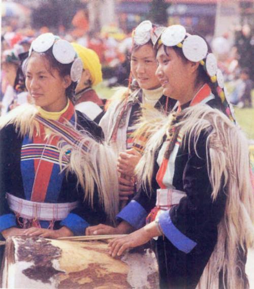 云南纳西族的春节习俗，纳西族有什么节日传统节日（纳西族都有什么风俗习惯）