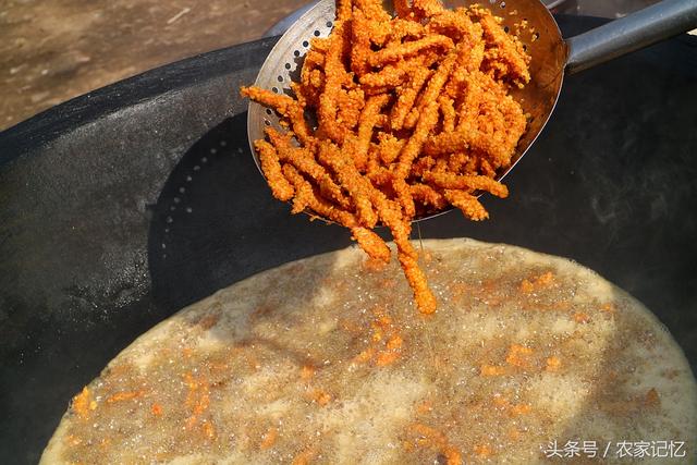 女儿生小孩女方父母要送什么，父母要准备什么东西（为啥娘家人有鸡蛋茶喝）