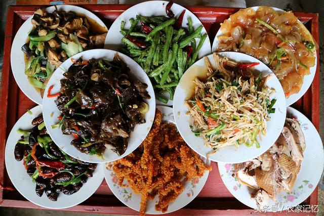 女儿生小孩女方父母要送什么，父母要准备什么东西（为啥娘家人有鸡蛋茶喝）