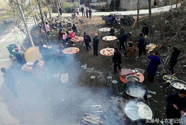 女儿生小孩女方父母要送什么，父母要准备什么东西（为啥娘家人有鸡蛋茶喝）