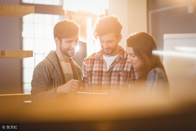 摩羯男开始走心的表现，摩羯男认定你当老婆表现（就是真的爱上你了啦）