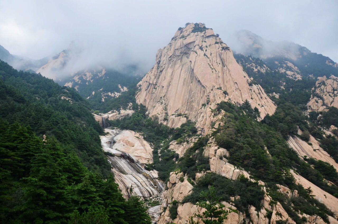 会当凌绝顶一览众山小写的是哪座山?杜甫这首诗里说的是泰山