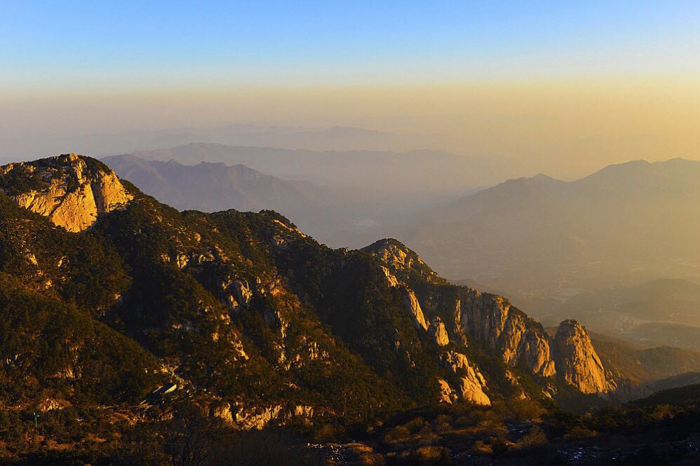 会当凌绝顶一览众山小写的是哪座山？杜甫这首诗里说的是泰山